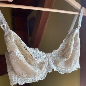 Wacoal lace bra size 34D in nude